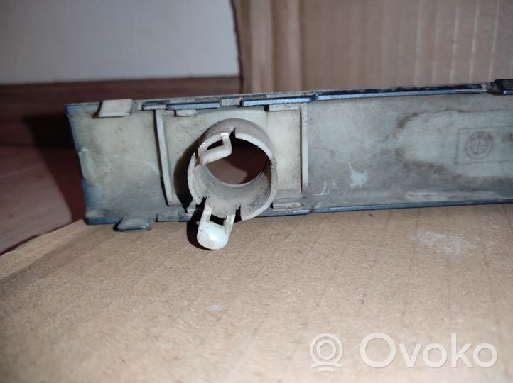 BMW 5 E39 Modanatura separatore del paraurti anteriore 7005964