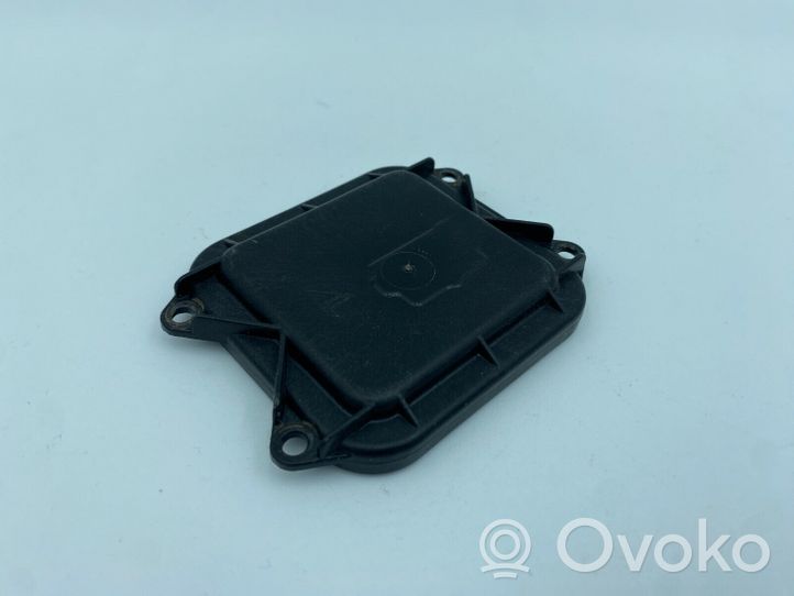 BMW X5 E70 Cache-poussière de phare avant 63117295702