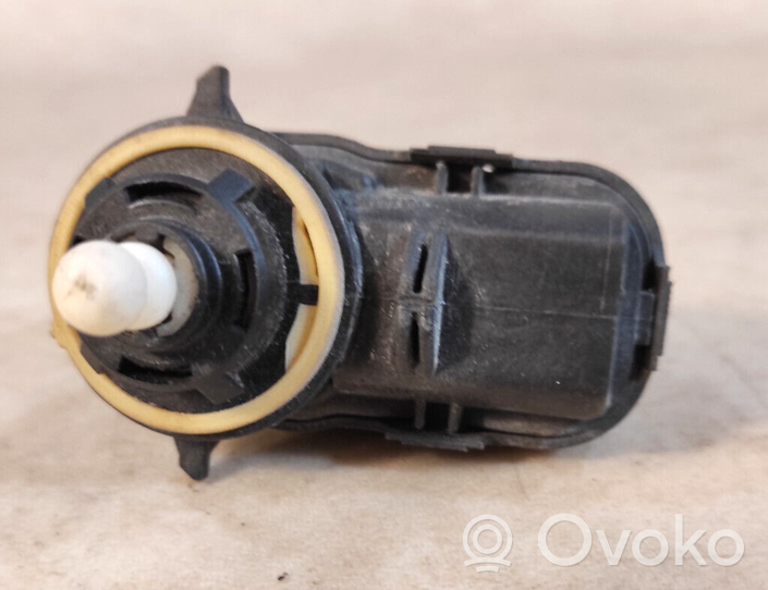 Toyota Yaris Moteur de réglage du niveau des phares 92000866