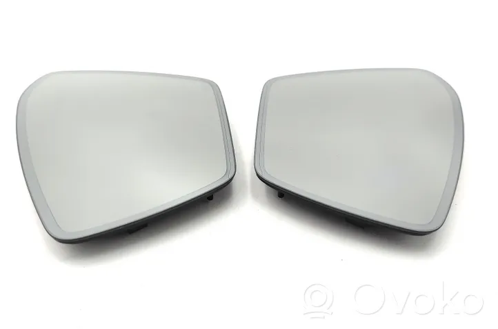 Skoda Superb B8 (3V) Wing mirror glass 3V0857521C