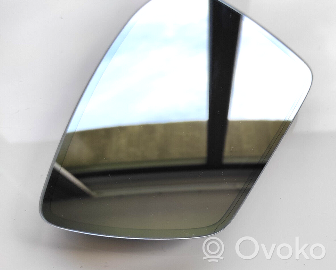 Skoda Superb B8 (3V) Wing mirror glass 3V0857521C