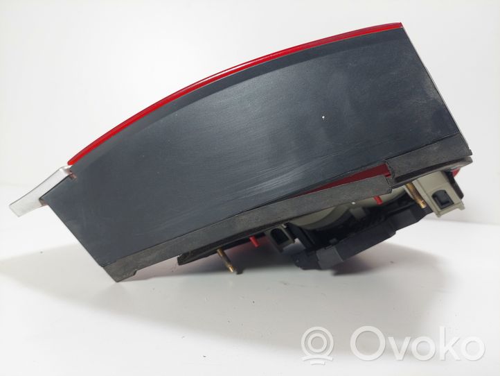 Audi A4 S4 B5 8D Lampa tylna 8D0945095G