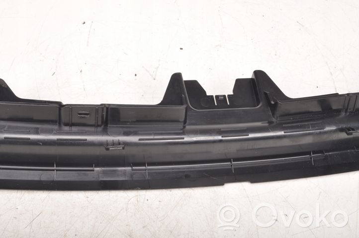 BMW 2 F44 Apdailinė priekinio bamperio juosta 7475714