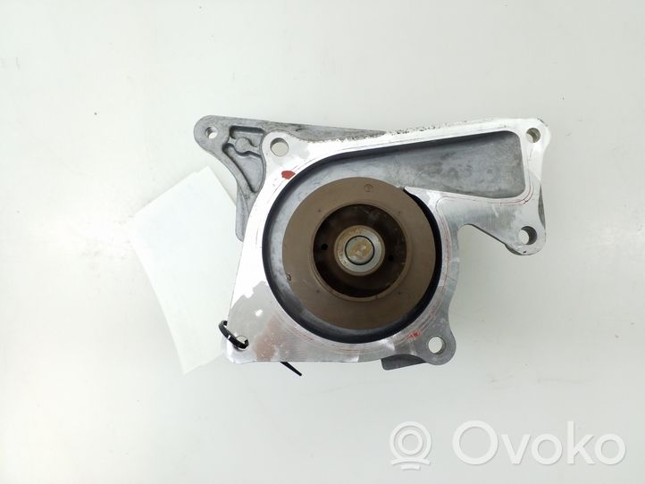 Mercedes-Benz A W176 Pompe de circulation d'eau  A6072000007