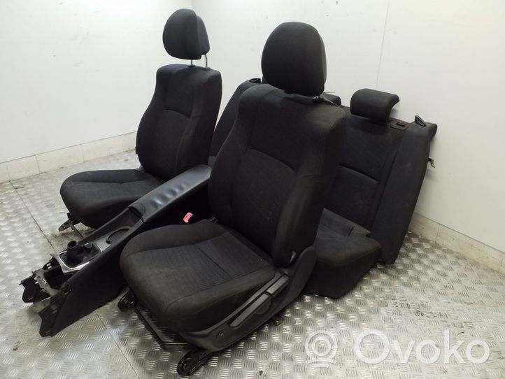 Toyota Avensis T270 Set interni 