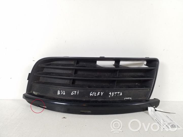 Volkswagen Golf V Kratka dolna zderzaka przedniego 1K0853665G