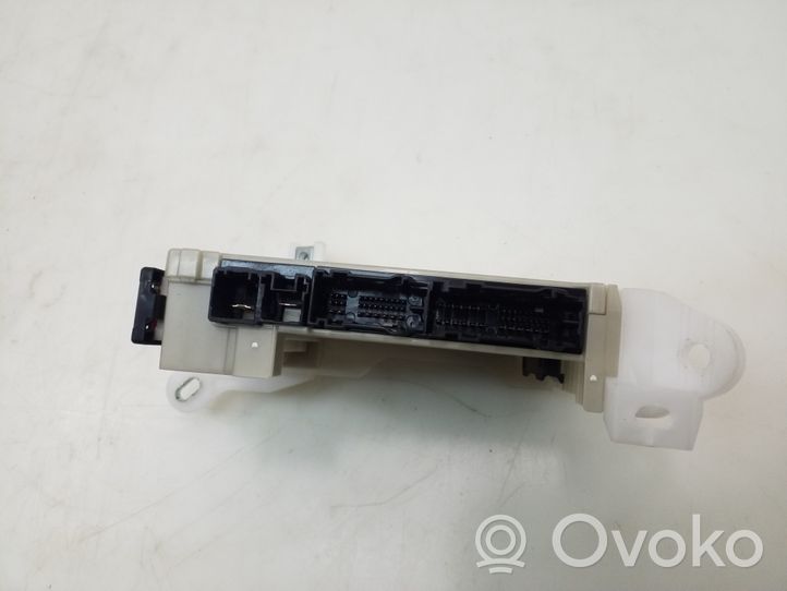 Toyota C-HR Module de fusibles 82730F4010