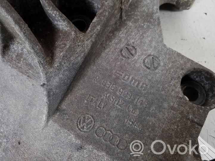 Volkswagen Golf V Uchwyt / Mocowanie sprężarki klimatyzacji 03G903143A