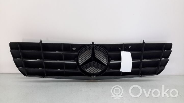 Mercedes-Benz CL C215 Передняя решётка A2158880123