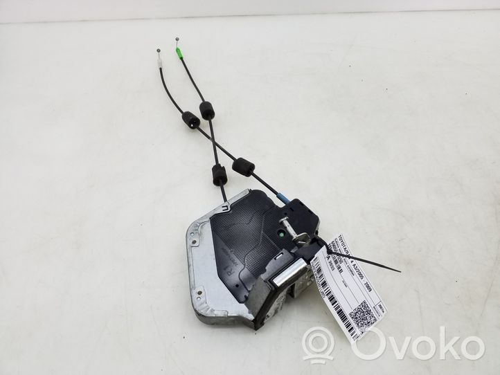 Toyota RAV 4 (XA30) Rear door lock 6905042030