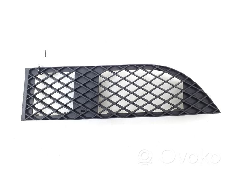 BMW 7 E65 E66 Grille inférieure de pare-chocs avant 51117135564