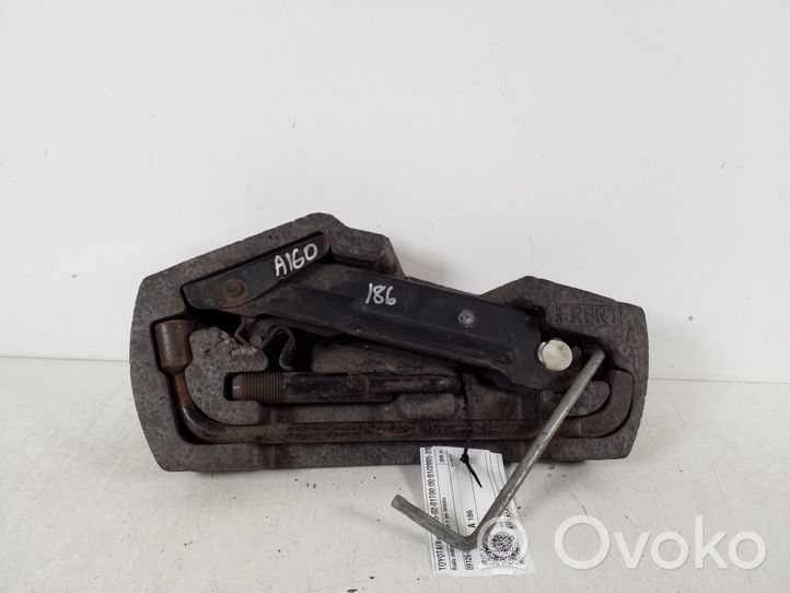 Toyota Aygo AB10 Tool set 09126-0H010