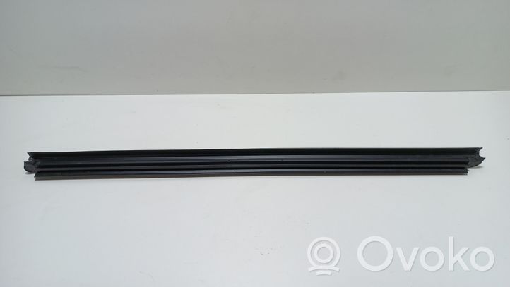 Mercedes-Benz C W205 Moulure/baguette de porte avant 