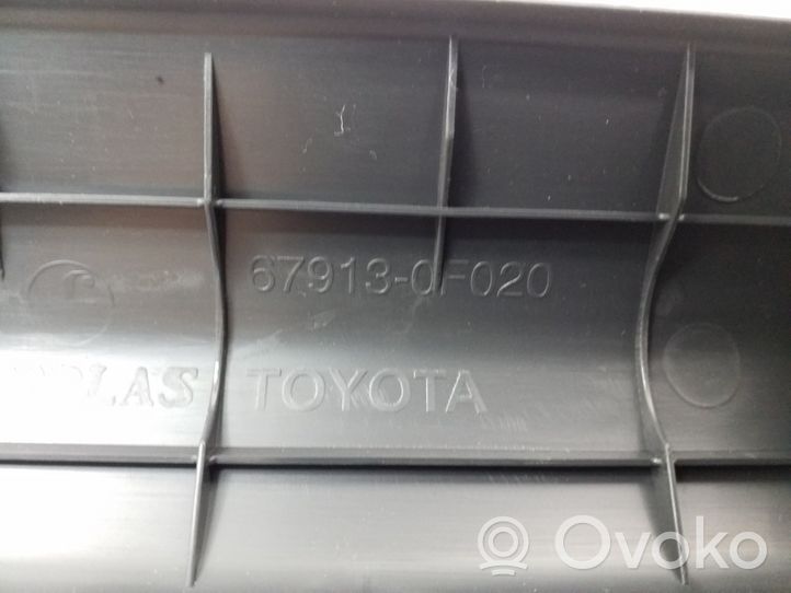 Toyota Verso Etuoven kynnyksen suojalista 679130F020