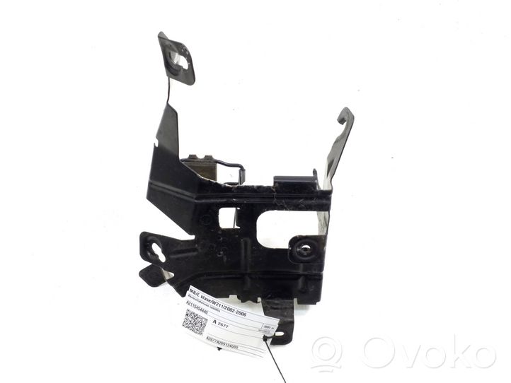 Mercedes-Benz E W211 Staffa di montaggio della batteria A2115454440