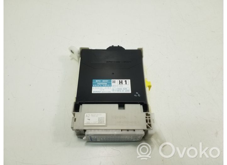 Lexus RX 450H Module de fusibles 8273048J20