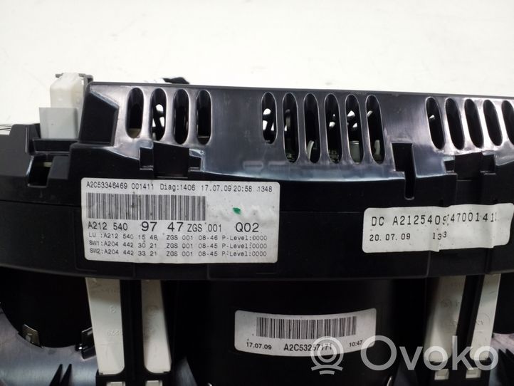 Mercedes-Benz E C207 W207 Tachimetro (quadro strumenti) A2125409747