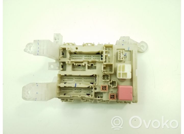 Toyota Verso Module de fusibles 827300F060