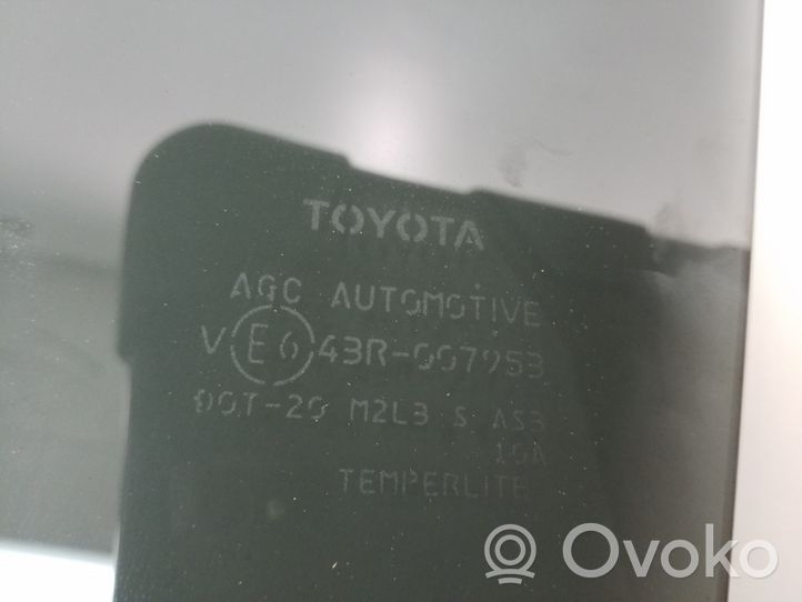 Toyota RAV 4 (XA40) Szyba drzwi tylnych 6811342150