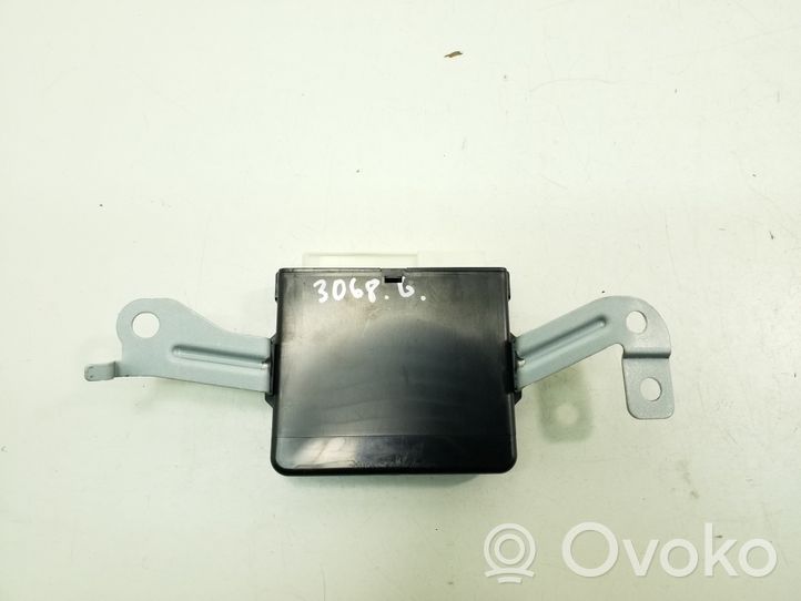 Toyota RAV 4 (XA40) Oven ohjainlaite/moduuli 8922242090