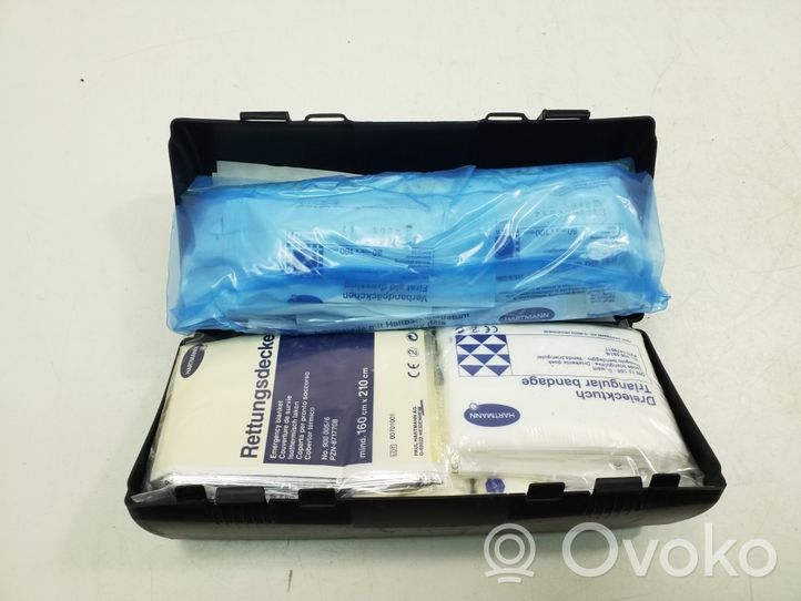 Mercedes-Benz S W220 First aid kit A2208600150