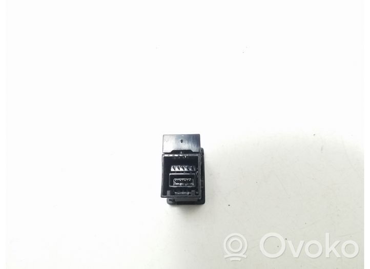 Toyota Hilux (AN10, AN20, AN30) Connettore plug in AUX 861900K010