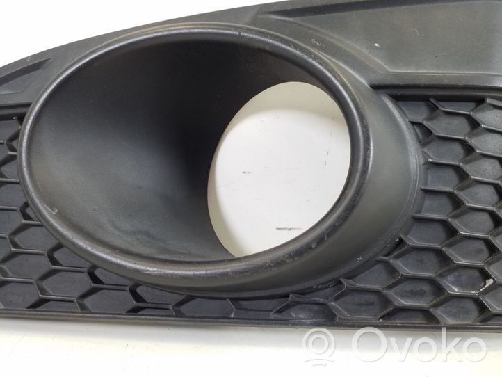 Chevrolet Captiva Front fog light trim/grill 96945179