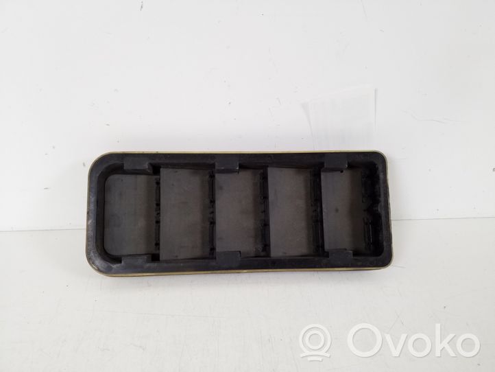 Volvo V60 Grill / Wlot powietrza błotnika przedniego 8623444