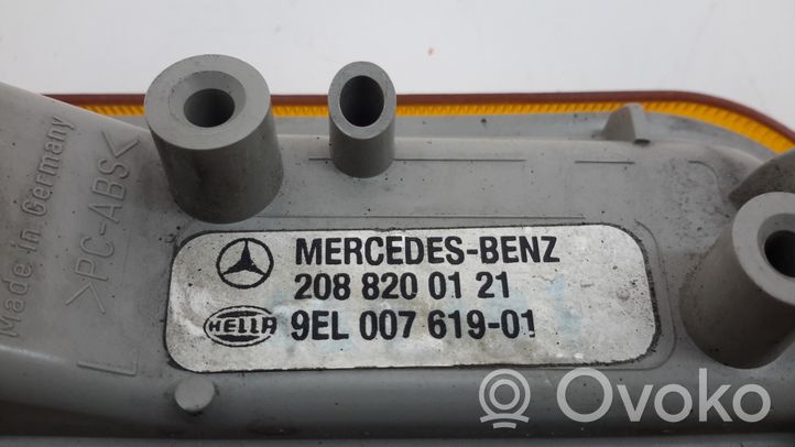 Mercedes-Benz CLK A208 C208 Clignotant avant A2088200121