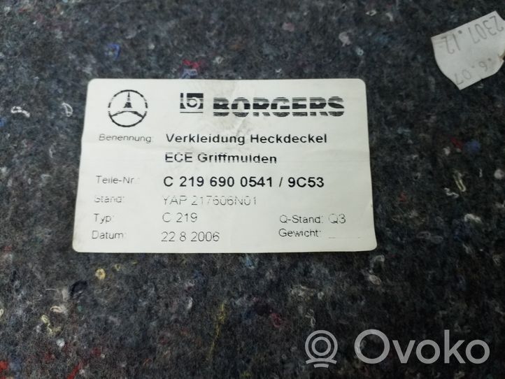 Mercedes-Benz CLS C219 Takaluukun koristelista A2196900541