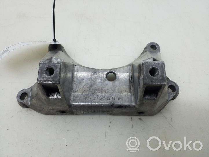 Mercedes-Benz CLS C219 Supporto di montaggio scatola del cambio A2112420340