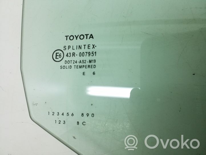 Toyota Yaris Vitre de fenêtre porte avant (coupé) 681100D080