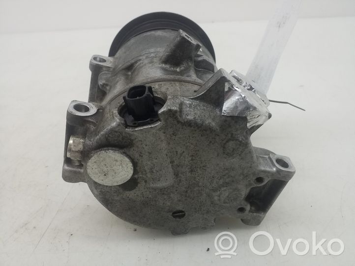 Toyota Avensis T270 Compressore aria condizionata (A/C) (pompa) 8831002370