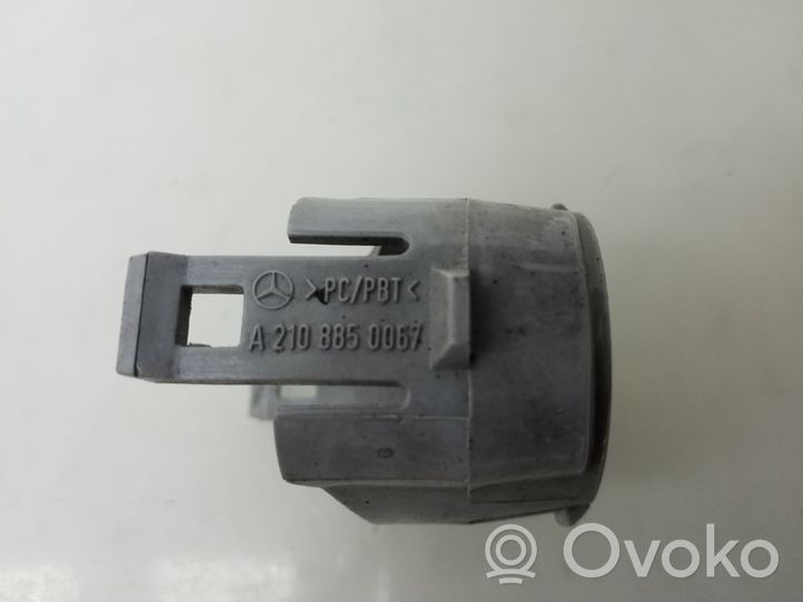 Mercedes-Benz E W210 Supporto posteriore per il sensore di parcheggio (PDC) A2108850067