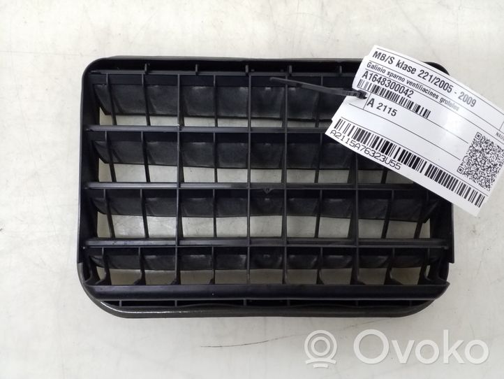 Mercedes-Benz S W221 Grille d'aile A1648300042