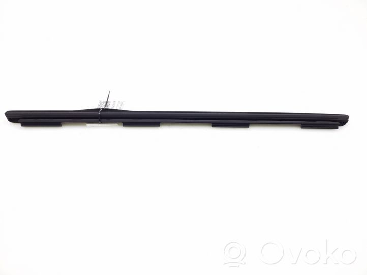 Toyota Verso Baguette moulure de porte arrière 681740F020