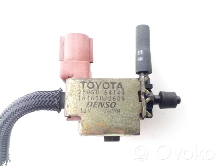 Toyota Corolla Verso E121 Соленоидный клапан 2586064140