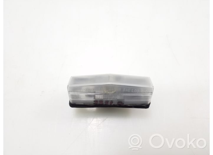 Toyota RAV 4 (XA40) Lampa oświetlenia tylnej tablicy rejestracyjnej 8127053011