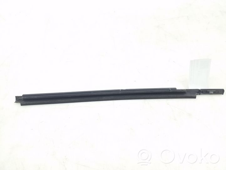 Toyota Urban Cruiser (XP110) Moulure de porte arrière 6818052140