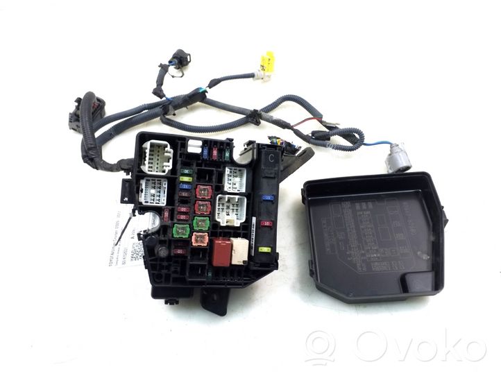 Toyota Urban Cruiser (XP110) Module de fusibles 8274152031