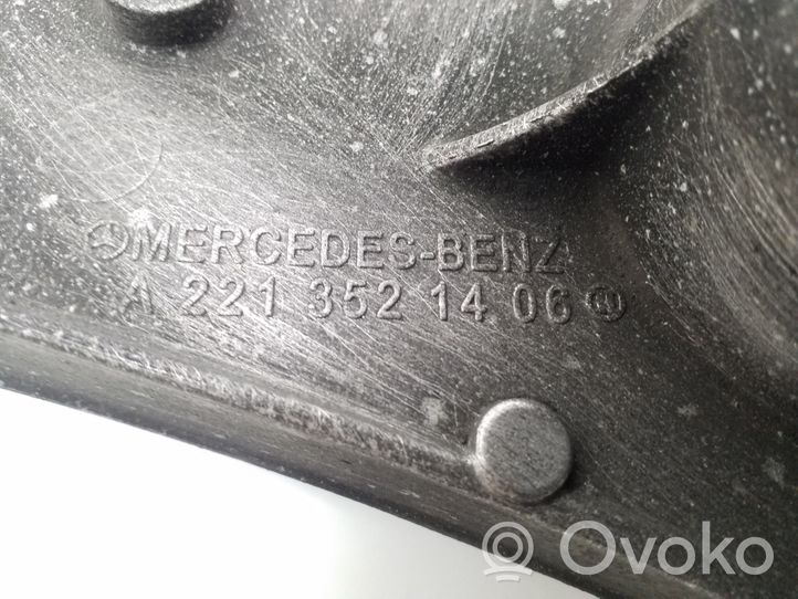 Mercedes-Benz CL C216 Takatasauspyörästön kannatin A2213521406