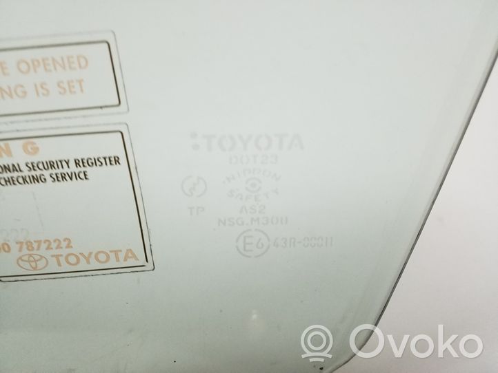 Toyota Corolla Verso E121 Szyba drzwi 68102-13080
