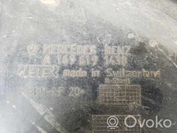 Mercedes-Benz A W169 Osłona tylna podwozia pod bagażnik A1696191438