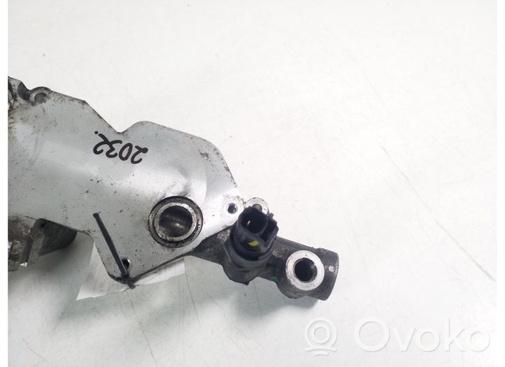 Toyota Corolla Verso AR10 Support de filtre à huile 15781-26010