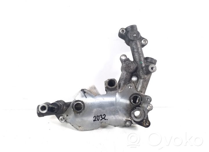 Toyota Corolla Verso AR10 Support de filtre à huile 15781-26010