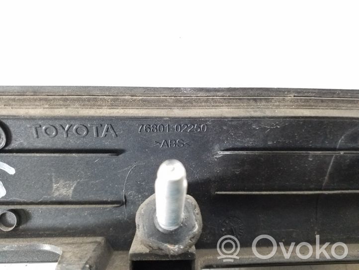 Toyota Auris 150 Éclairage de plaque d'immatriculation 76801-02250