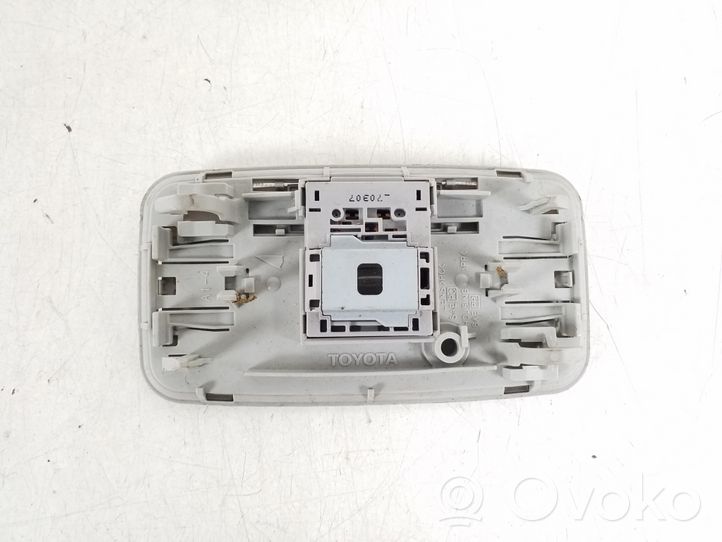 Toyota Auris 150 Lampka podsufitki tylna 81240-52040