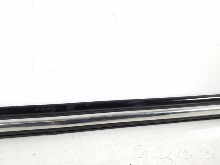 Toyota Avensis T250 Rivestimento modanatura del vetro della portiera anteriore 75720-20490