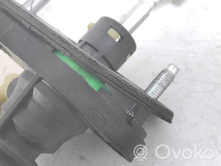 Toyota Avensis T270 Główny cylinder sprzęgła 31420-02031