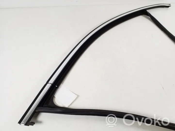 Volkswagen Tiguan Altro elemento di rivestimento della portiera anteriore 5N0837432G